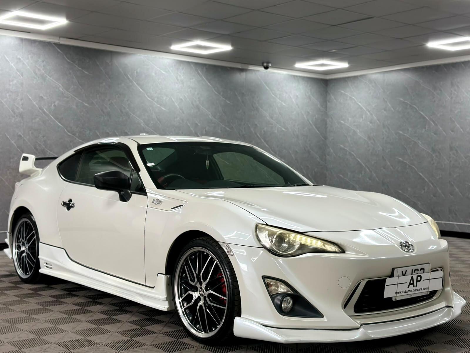 Toyota GT86 secondary view